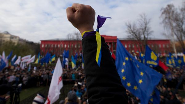 1 grudnia - demonstranci zbierają się na Majdanie