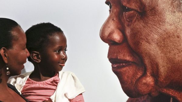 Portret Nelsona Mandeli w siedzibie fundacji jego imienia w Johannesburgu