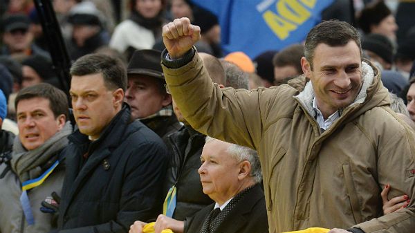 Ołeh Tiahnybok, Jarosław Kaczyński i Witalij Kliczko podczas marszu w Kijowie