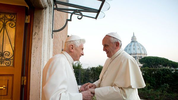 Papież Benedykt XVI i papież Franciszek