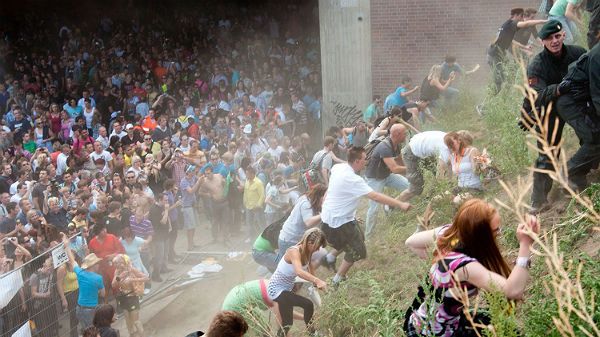 Kiedy wybuchła panika, tysiące uczestników Parady Miłości próbowało wydostać się z tunelu (zdj. arch. z 2010 roku)