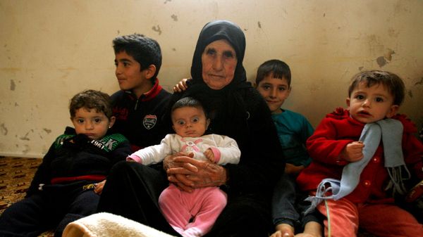 Rodzina syryjskich uchodźców w Libanie