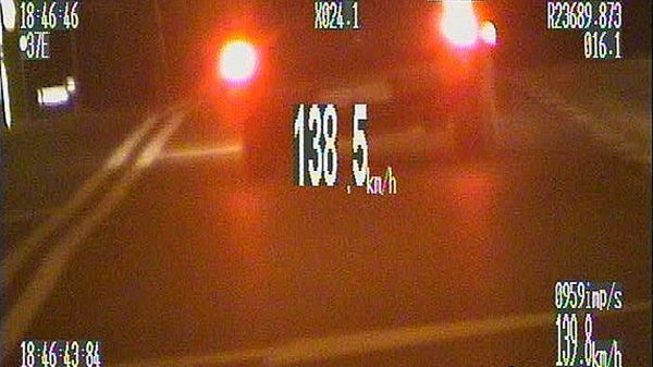 Kadr z filmu nagranego przez policyjny wideorejestrator