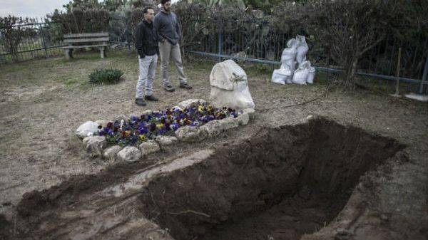 Szaron spocznie na terenie rodzinnej posiadłości na skraju pustyni Negew