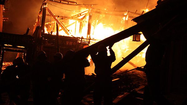 Pożar w mieście Dukezong