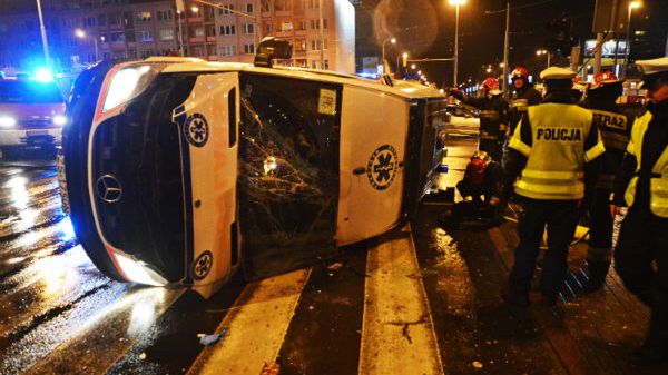 Wypadek karetki w Szczecinie