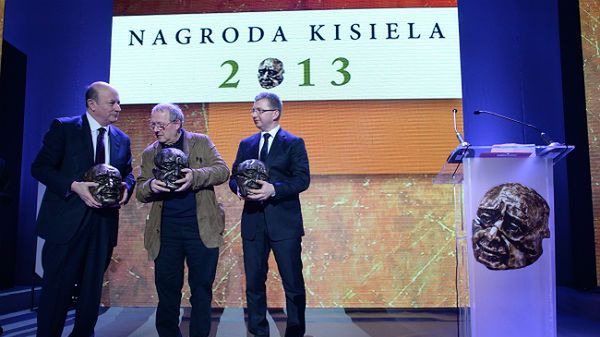 Laureaci podczas gali rozdania nagród: Jacek Rostowski, Adam Michnik, Dariusz Miłek
