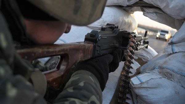 Ukraiński żołnierz w pobliżu granicy z Krymem