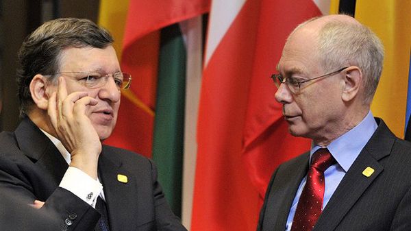 Szef Komisji Europejskiej Jose Barroso i przewodniczący Rady Europejskiej Herman Van Rompuy