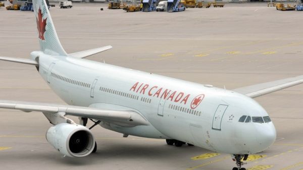 Samoloty Air Canada kursowały między Toronto i Caracas trzy razy w tygodniu