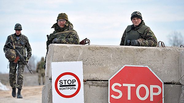 Ukraińscy żołnierze przy granicy z Krymem