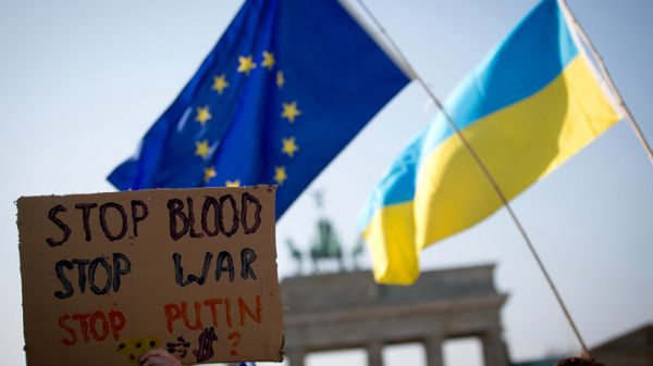 Mimo twierdzeń niemieckiej gazety o "miłości do Rosjan", w kraju odbywały się też proukraińskie protesty; Berlin, 9 marca