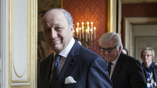 Minister Laurent Fabius podczas wizyty na Ukrainie. W tle szef niemieckiej dyplomacji Frank-Walter Steinmeier