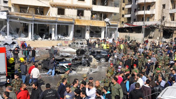 Zniszczenia po ataku na przedmieściach Bejrutu