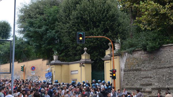 Demonstracje w czasie pogrzebu Ericha Priebkego