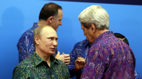 Władimir Putin i John Kerry podczas spotkania APEC