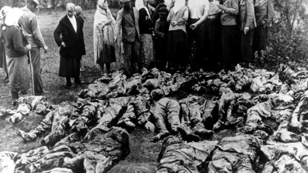 Ekshumacja ciał zamordowanych w Katyniu, kwiecień 1943 r.