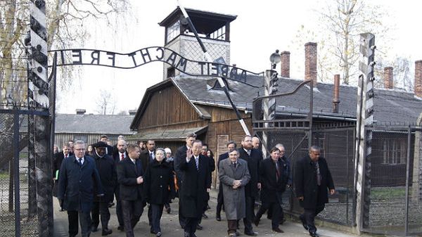 Sekretarz generalny ONZ Ban Ki Mun z wizytą w obozie w Auschwitz