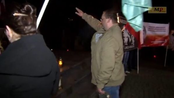 Faszystowskie gesty podczas marszu w Białymstoku