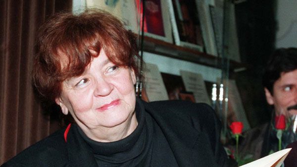 Krystyna Siesicka, prozaik, dziennikarka, autorka powieści dla młodzieży.