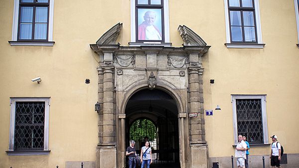 Okno papieskie przy ul. Franciszkańskiej 3 w Krakowie