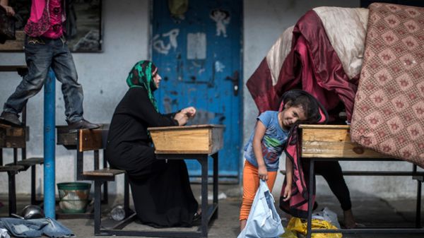 W szkołach schronienia szukają Palestyńczycy, którzy musieli porzucić swoje domy przez toczące się walki