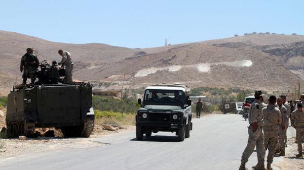 Libańscy żołnierze w pobliżu Arsal