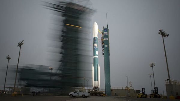 Rakieta Delta II z satelitą