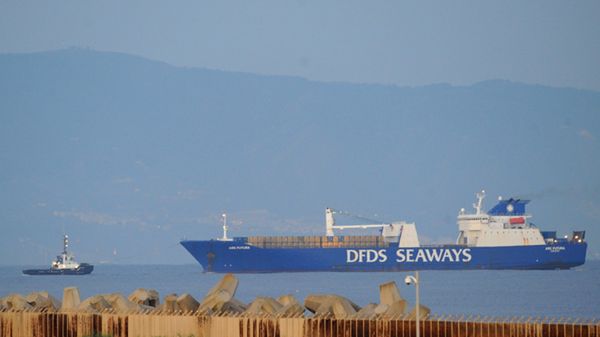 Ark Futura wpływa do włoskiego portu z bronią chemiczną na pokładzie