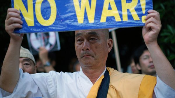 Protest Japończyków przeciwko reformie sił zbrojnych, która pozwala na wysyłanie żołnierzy na misje zagraniczne