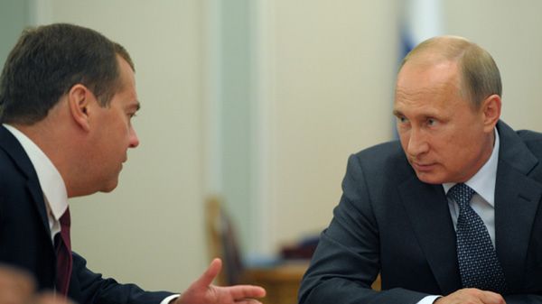 Premier Rosji Dmitrij Miedwiediew i prezydent Władimir Putin