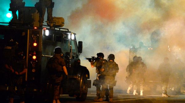 Oddziały Gwardii Narodowej weszły do Ferguson po wielu dniach zamieszek