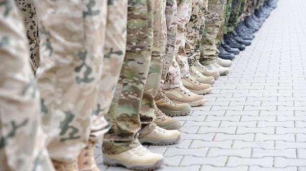 Żołnierze Wielonarodowego Korpusu Północno-Wschodniego w koszarach w Szczecinie