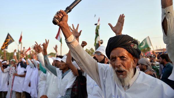 Protest zwolenników Tahira ul-Qadriego