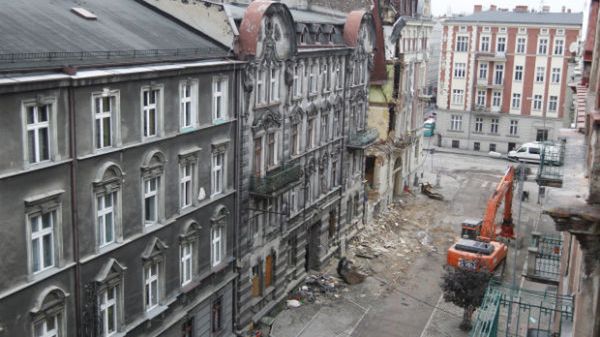 Teren zniszczonej kamienicy