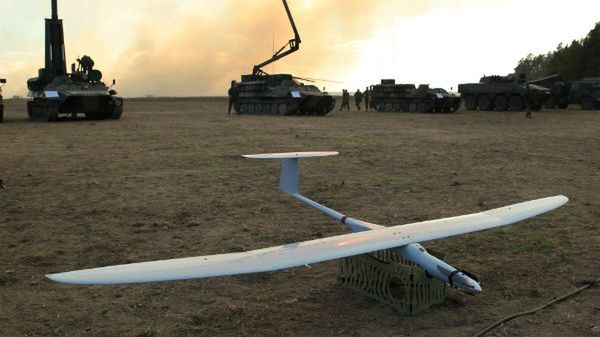 Dron na wystawie sprzętu wojskowego podczas Międzynarodowych ćwiczeń wojskowych Anakonda-14 w Orzyszu