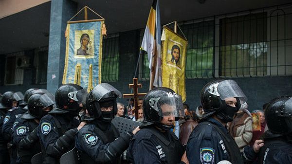 Policjanci przygotowujący się do starć z separatystami w Odessie