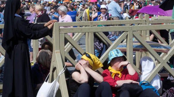 Pielgrzymi na placu Św. Piotra w Watykanie