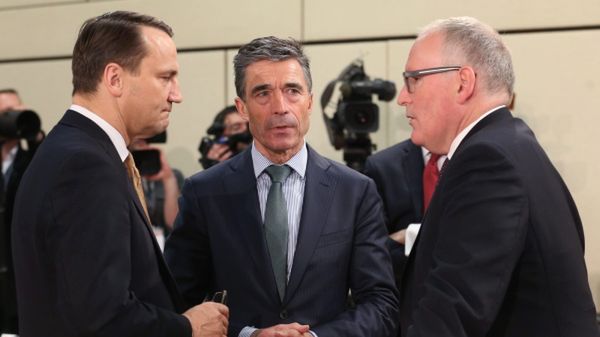 Od lewej: Radosław Sikorski, Anders Fogh Rasmussen i Frans Timmermans