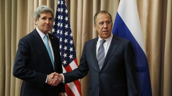 John Kerry i Siergiej Ławrow podczas spotkania w Genewie