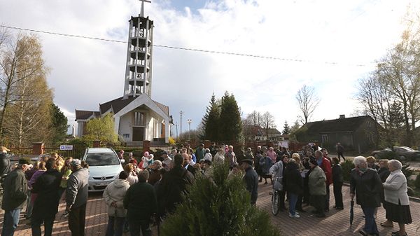 Wierni parafii w Jasienicy nie zgadzają się z decyzją o zamknięciu kościoła
