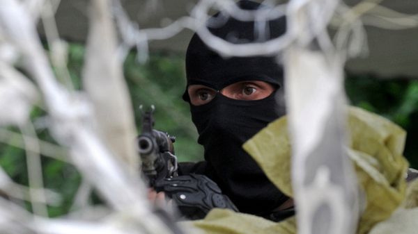 Punkt kontrolny prorosyjskich sił na przedmieściach Doniecka