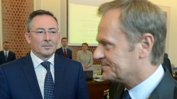 Premier Donald Tusk i minister spraw wewnętrznych Bartłomiej Sienkiewicz