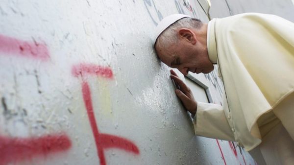 Papież przy murze dzielącym Izrael i Zachodni Brzeg