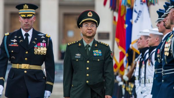 Pierwszy od prawej: generał Fang Fenghui