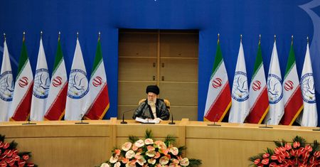 Ajatollah Chamenei: kraje spoza regionu wtrącają się w sprawy Bliskiego Wschodu