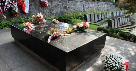 Trwa renowacja cmentarza wojskowego na Rossie