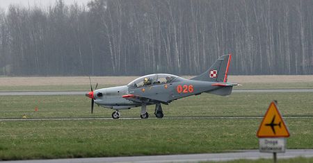 Incydent nad lotniskiem w Radomiu. Piloci lądowali z niepełnym podwoziem