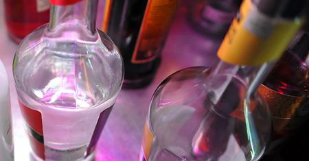 W centrum Wrocławia ograniczą sprzedaż alkoholu. Opozycja kwestionuje decyzję