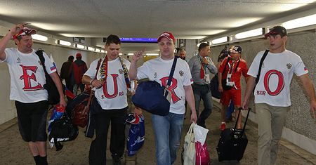 Szef MSW: zaostrzone środki bezpieczeństwa na mecz Polska-Rosja